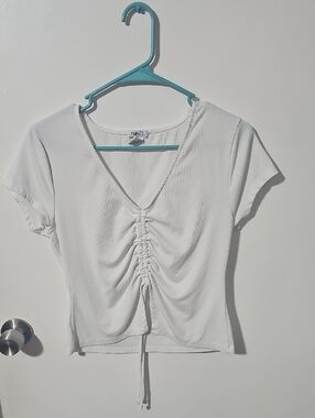 rue21 White Ruched V‑Neck Short Sleeve Top
